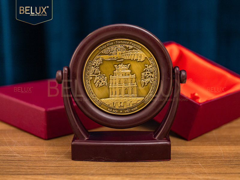 Mặt đĩa xoay Tháp Rùa bằng đồng